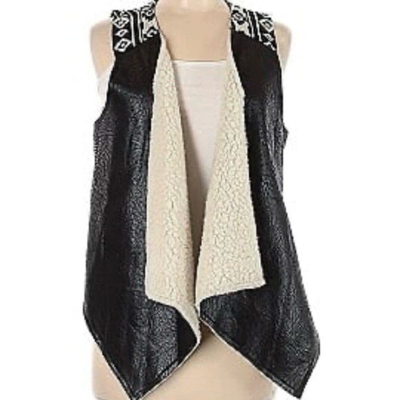 Flying Tomato 100% polyester black faux leather & sherpa vest EUC size‎ small - Picture 2 of 7